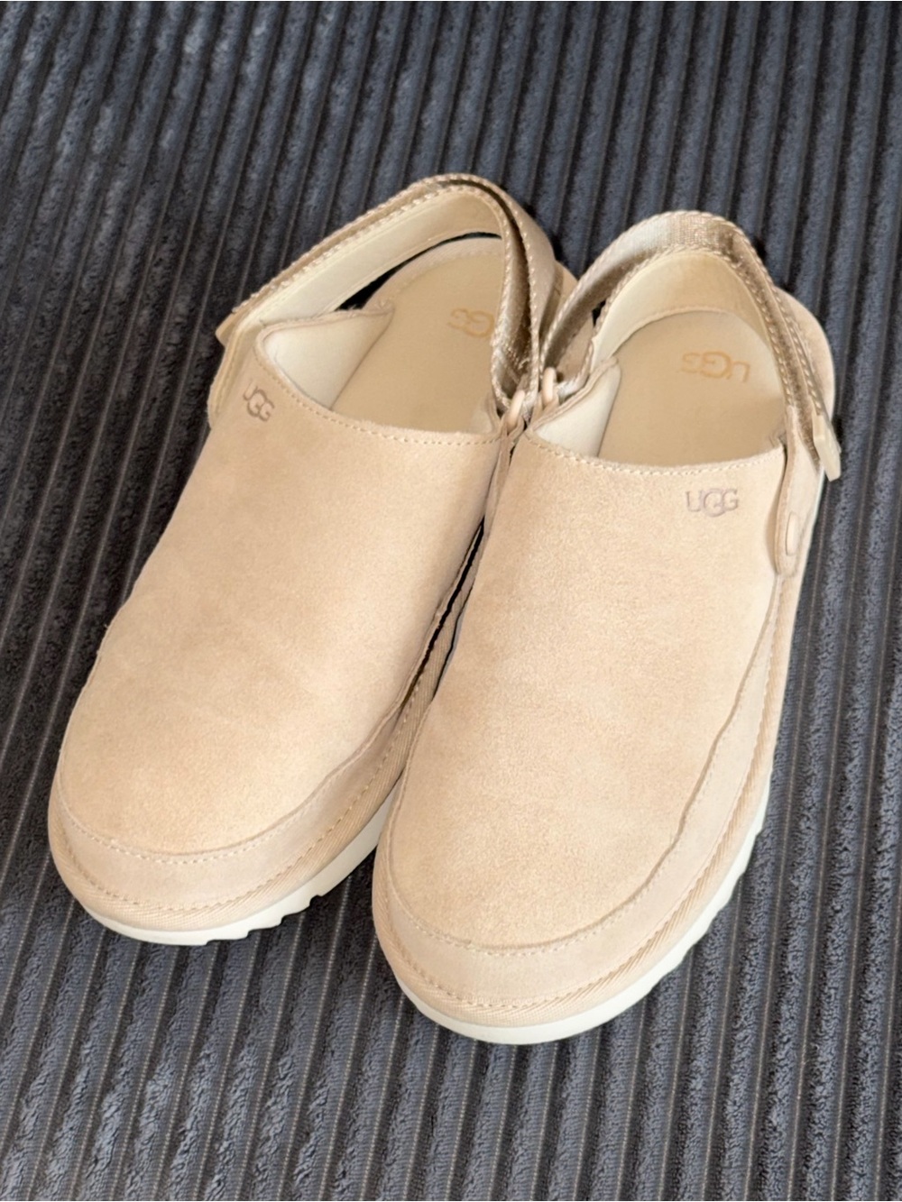 UGG Goldenstar Clog Shoe, size EU 38, color: sand, women’s - Picture 2 of 9